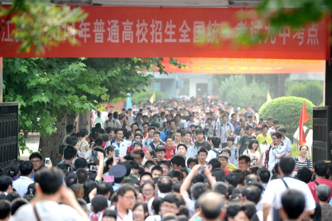 以青春之約立強(qiáng)國(guó)信仰，以奮斗之姿赴順澤之約